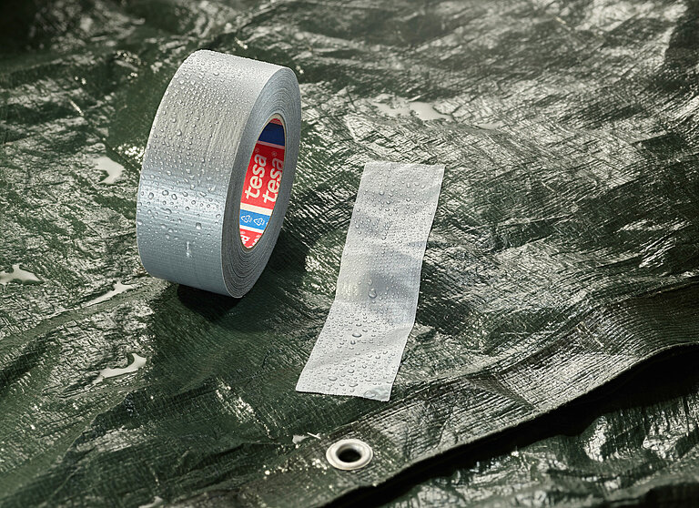 tesa® 60462 Duct Tape ist der perfekte Allrounder für Ihre schwierigsten Aufgaben. Hergestellt aus recyceltem Material und unserer bewährten lösungsmittelfreien synthetischen Kautschukklebmasse ist dieses Klebeband nicht nur stärker, sondern auch nachhaltiger als je zuvor. Produktabbildung tesa 60462